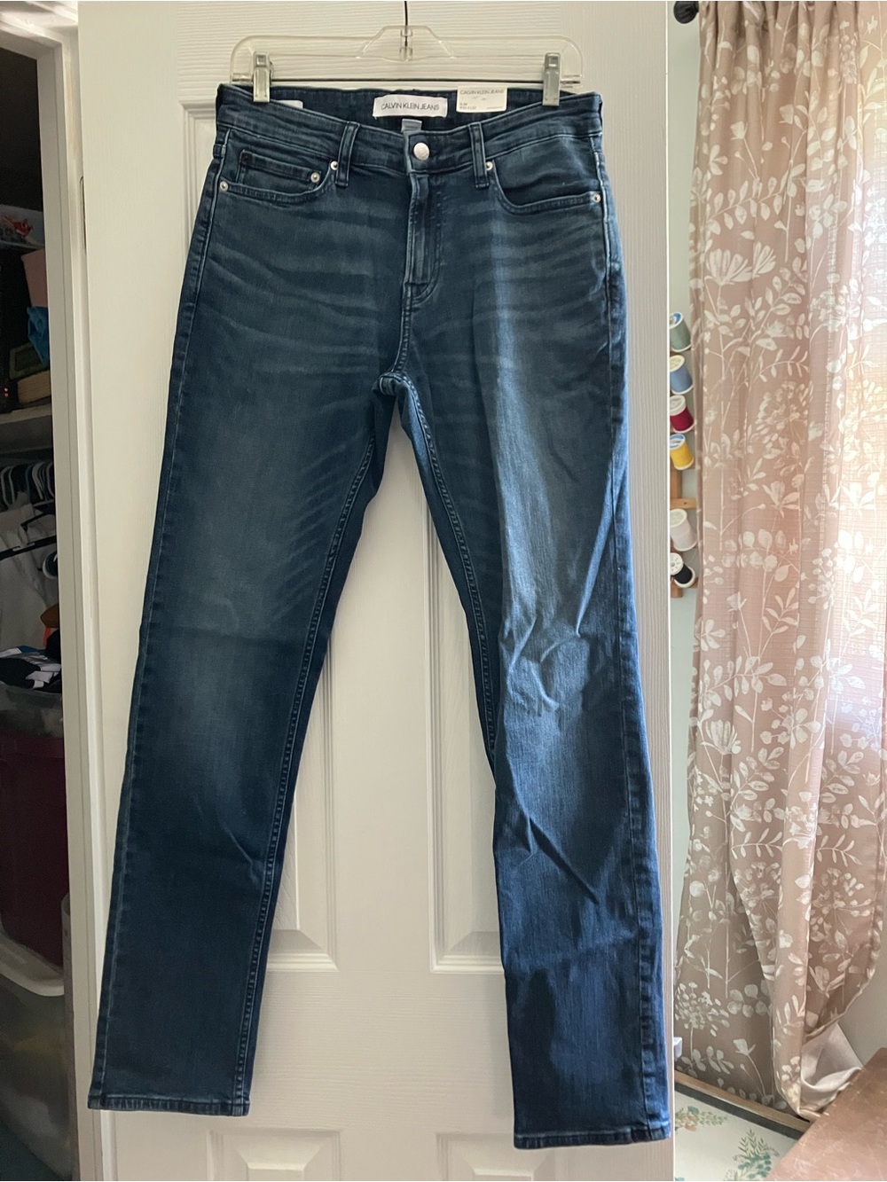 Calvin Klein Jeans Men’s Slim Straight Jeans in Kennedy stretch
